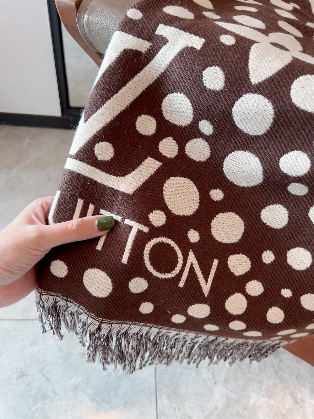 LV LV X YK INFINITY DOTS SCARF BROWN