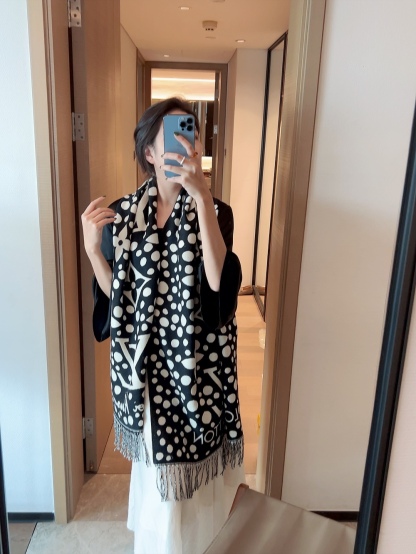 LV LV X YK INFINITY DOTS SCARF BLACK