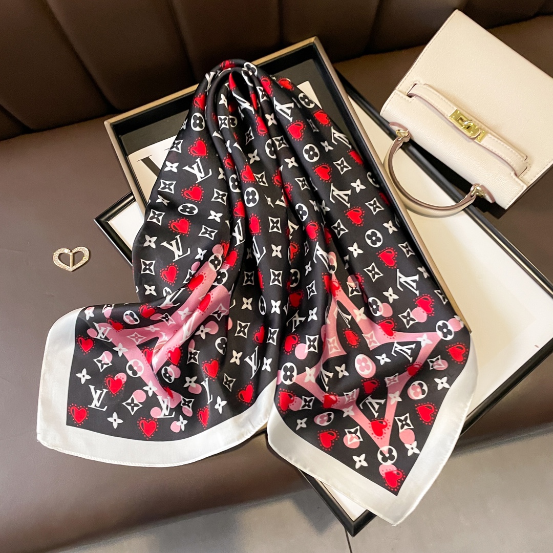 LV SILK SQUARE SCARF MONOGRAM AND HEART BLACK 70CM