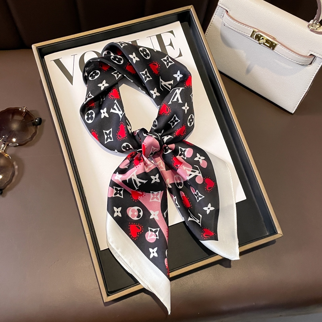 LV SILK SQUARE SCARF MONOGRAM AND HEART BLACK 70CM