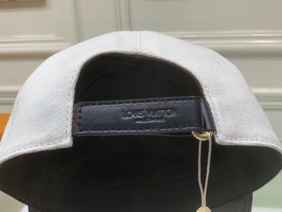 LV SUPREME LOGO CAP WHITE