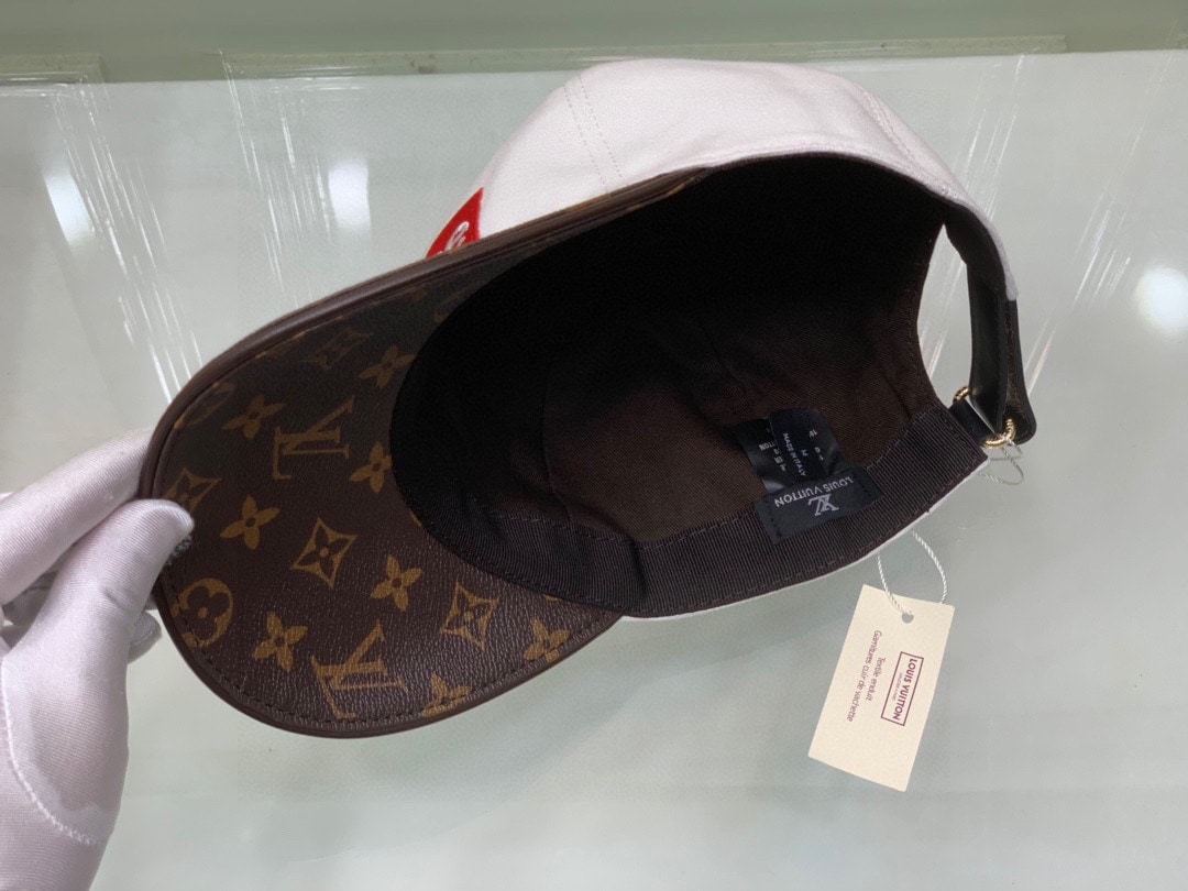LV SUPREME LOGO CAP WHITE