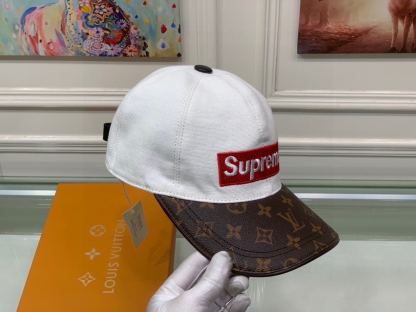 LV SUPREME LOGO CAP WHITE