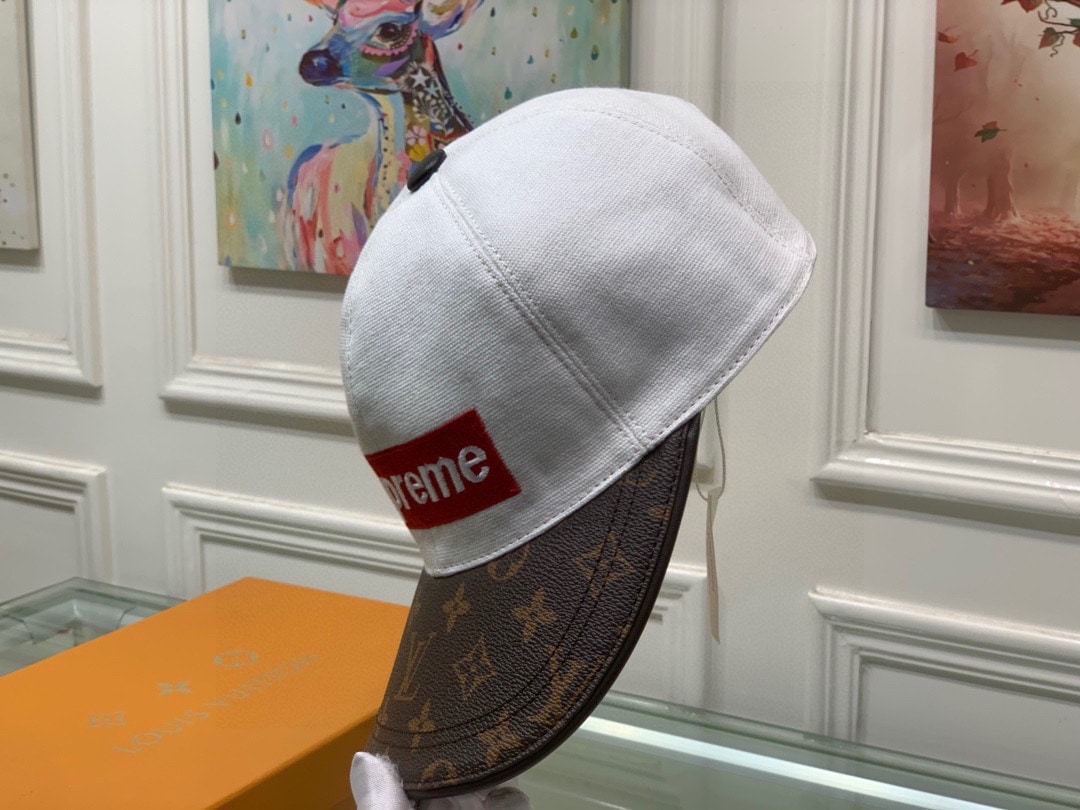 LV SUPREME LOGO CAP WHITE