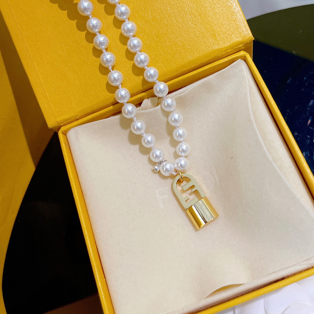 FD LOCK PEAR NECKLACE