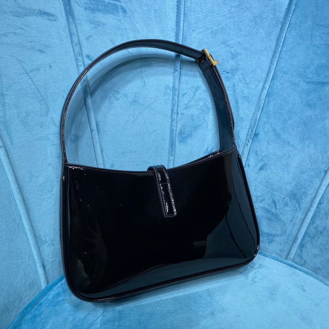 YSSL Le 5 À 7 Hobo Bag In Smooth Noir For Women 9in/23cm YSL 6572280UF0W1000