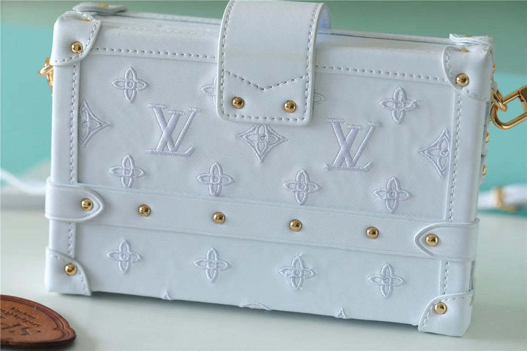 LV Petite Malle Monogram White For Women,  Shoulder And Crossbody Bags 7.9in/20cm LV M20847