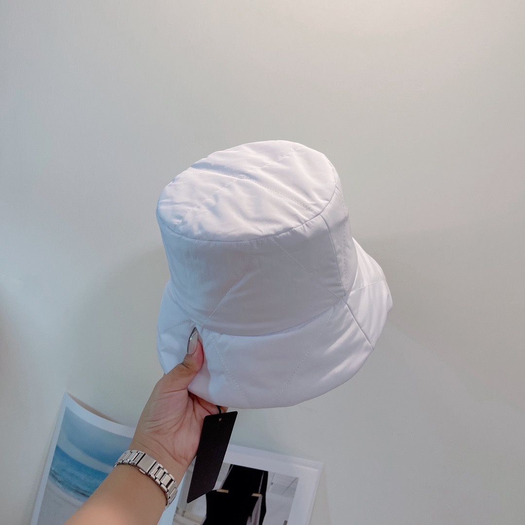 PD PADDED RENYLON BUCKET HAT WHITE