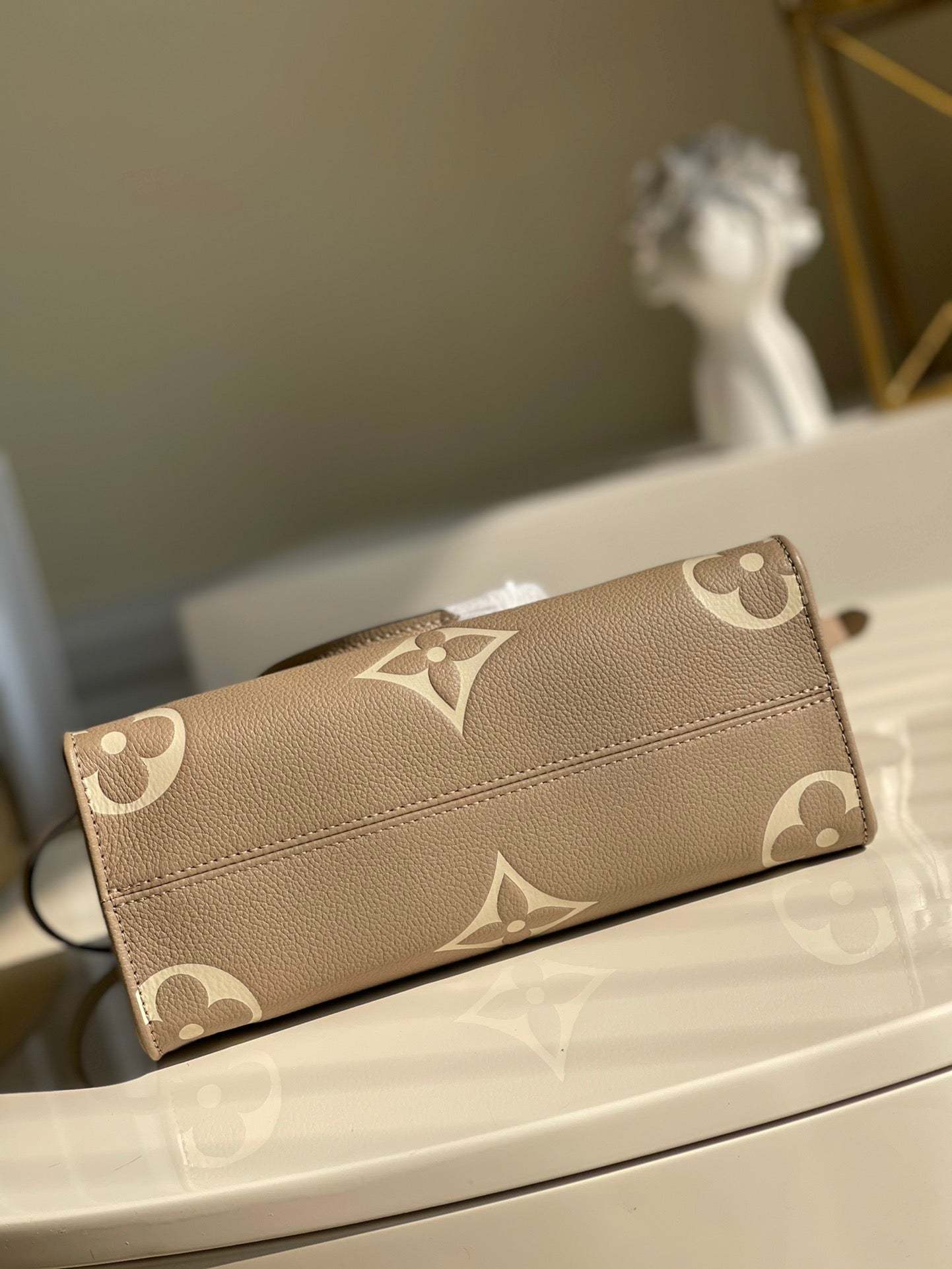 LV OnTheGo PM Tote Bag Monogram Empreinte Beige/Cream For Women, Women’s Handbags, Shoulder And Crossbody Bags 9.8in/25cm LV M45779