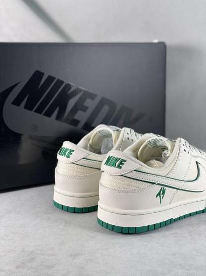 Designer Dunk SB Low x Travis Scott FC1688 109