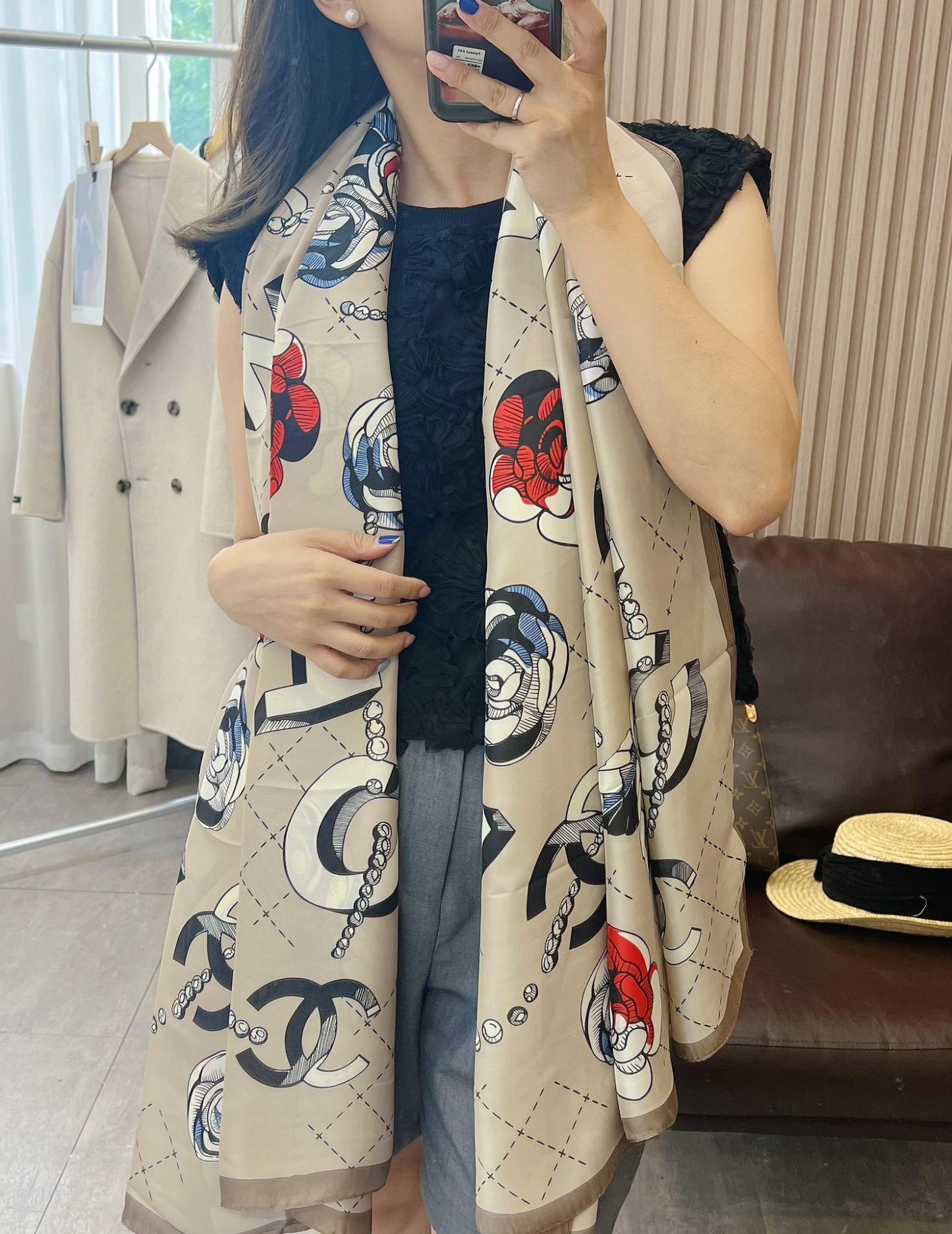 CC CC WITH RED FLOWER SQUARE SCARF BEIGE 90CM
