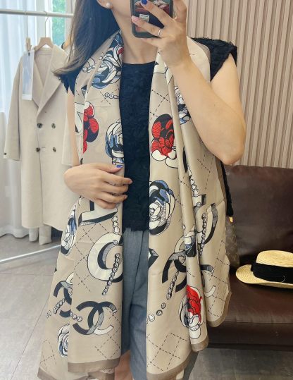 CC CC WITH RED FLOWER SQUARE SCARF BEIGE 90CM