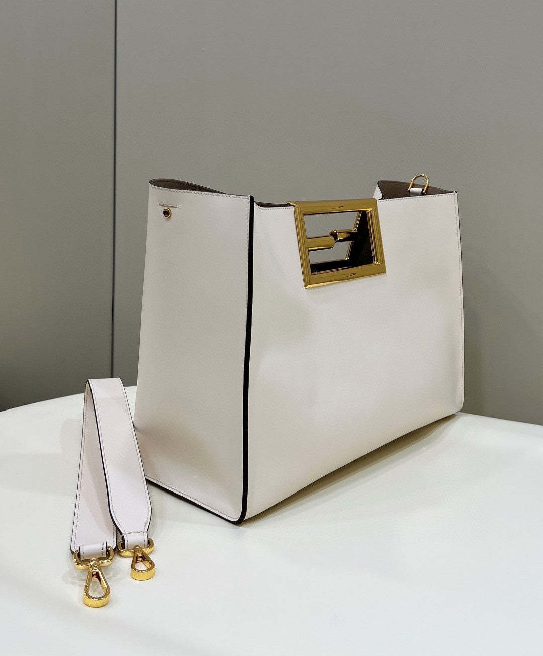 FI Way Medium White Bag For Woman 29.5cm/11.5in