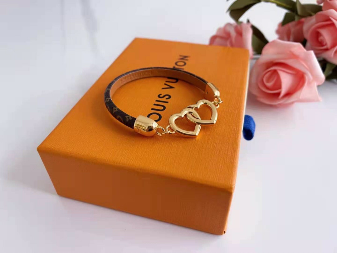 LV LEATHER TWICE GOLD HEART BRACELET