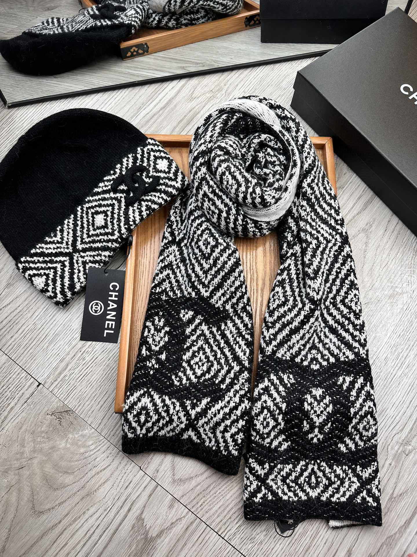 CC BEANIE HAT AND SCARF BLACK WOOL SET