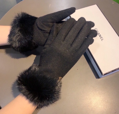 CC CC LOGO GLOVES WITH FUR IN BLACK