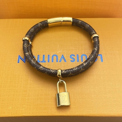 LV KEEP IT TWICE BRACELET M8109E
