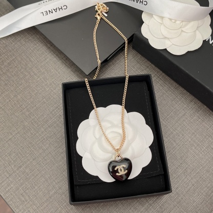 CC LAMBSKIN AND GOLD METAL NECKLACE  AB9463 B09327 NK812
