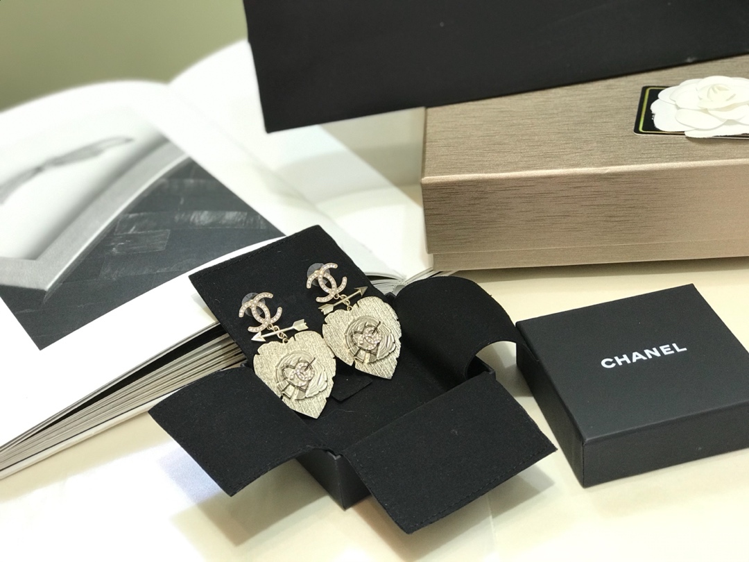 CC HEART EARRINGS