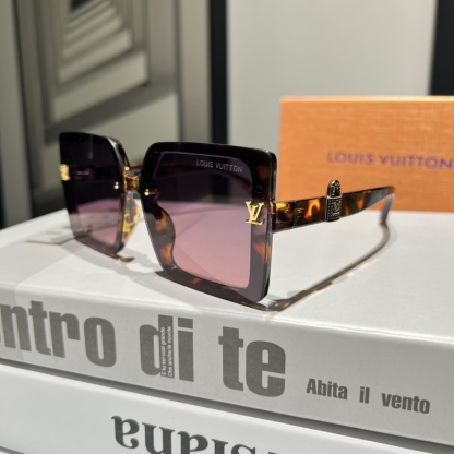 LV LOCK SQUARE SUNGLASSES DARK TORTOISE BROWN
