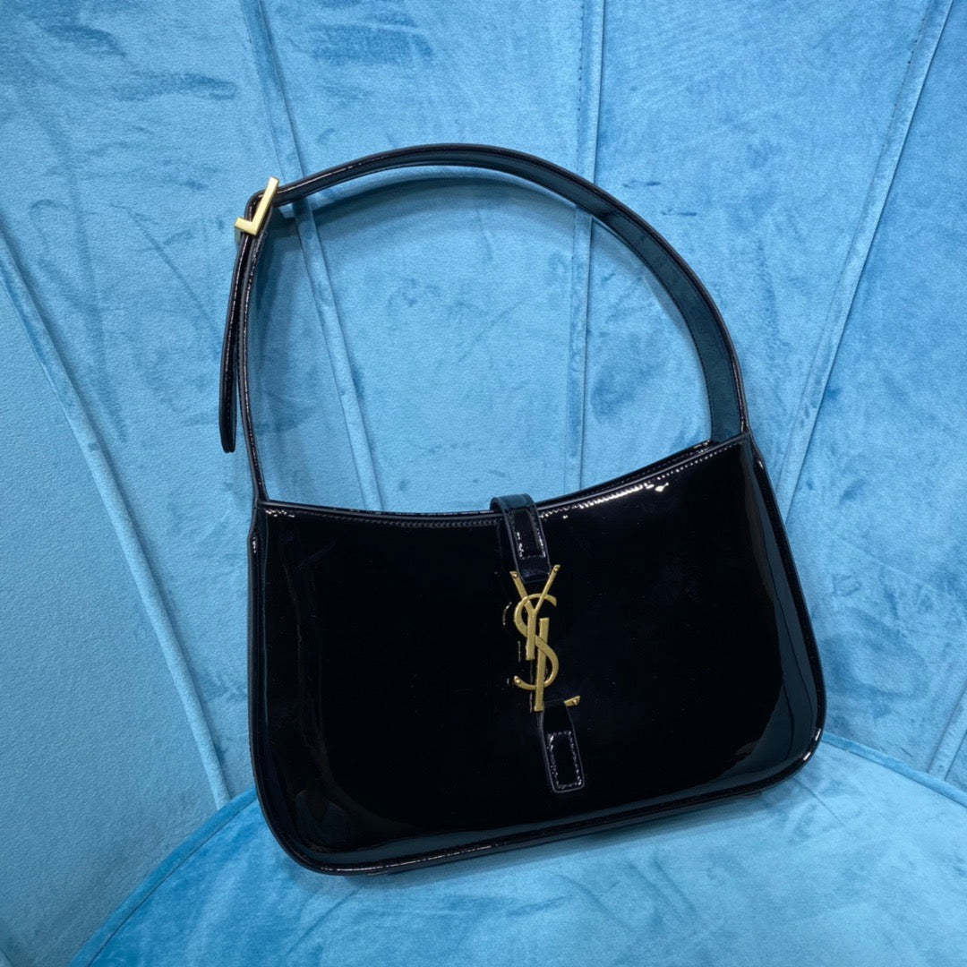 YSSL Le 5 À 7 Hobo Bag In Smooth Noir For Women 9in/23cm YSL 6572280UF0W1000