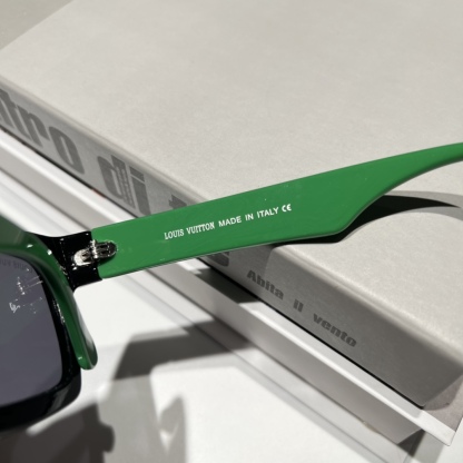 LV LV POP SUNGLASSES GREEN Z1556E