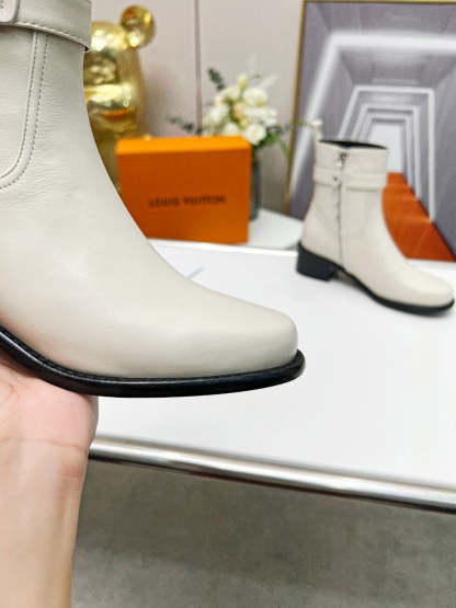 Luxury Shoes - LU-V - 586