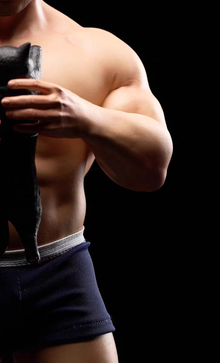 Strong Bear Ali 1/6 Statue GK (Adult 18+) - Xiong Lishe Studio Pre-sale