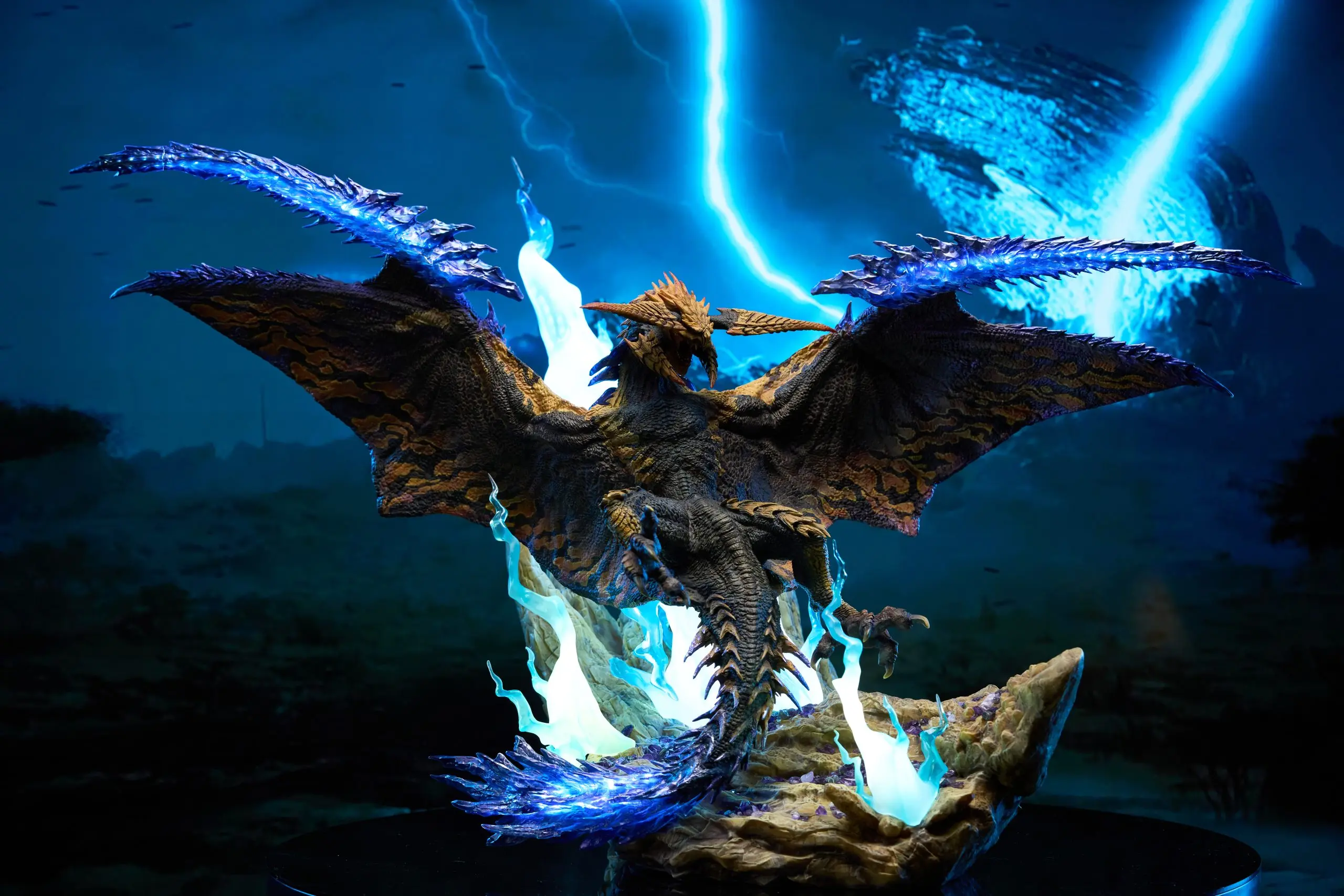 Roaring Wild Studio -Monster Hunterl  Anniversary Limited Rey Dau Statue