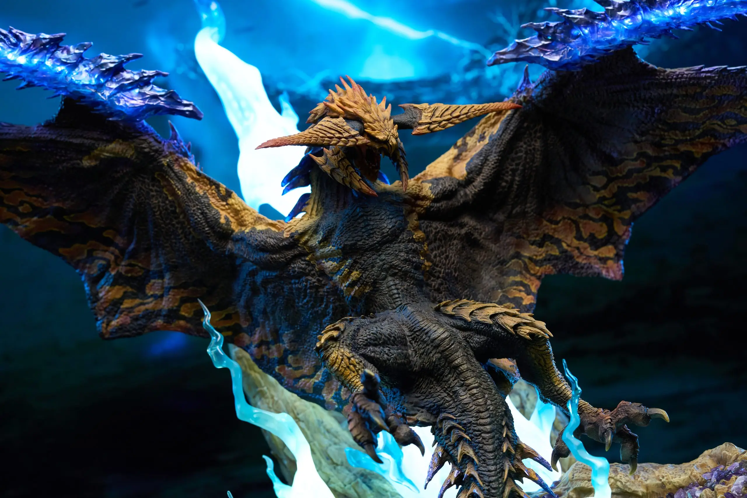 Roaring Wild Studio -Monster Hunterl  Anniversary Limited Rey Dau Statue