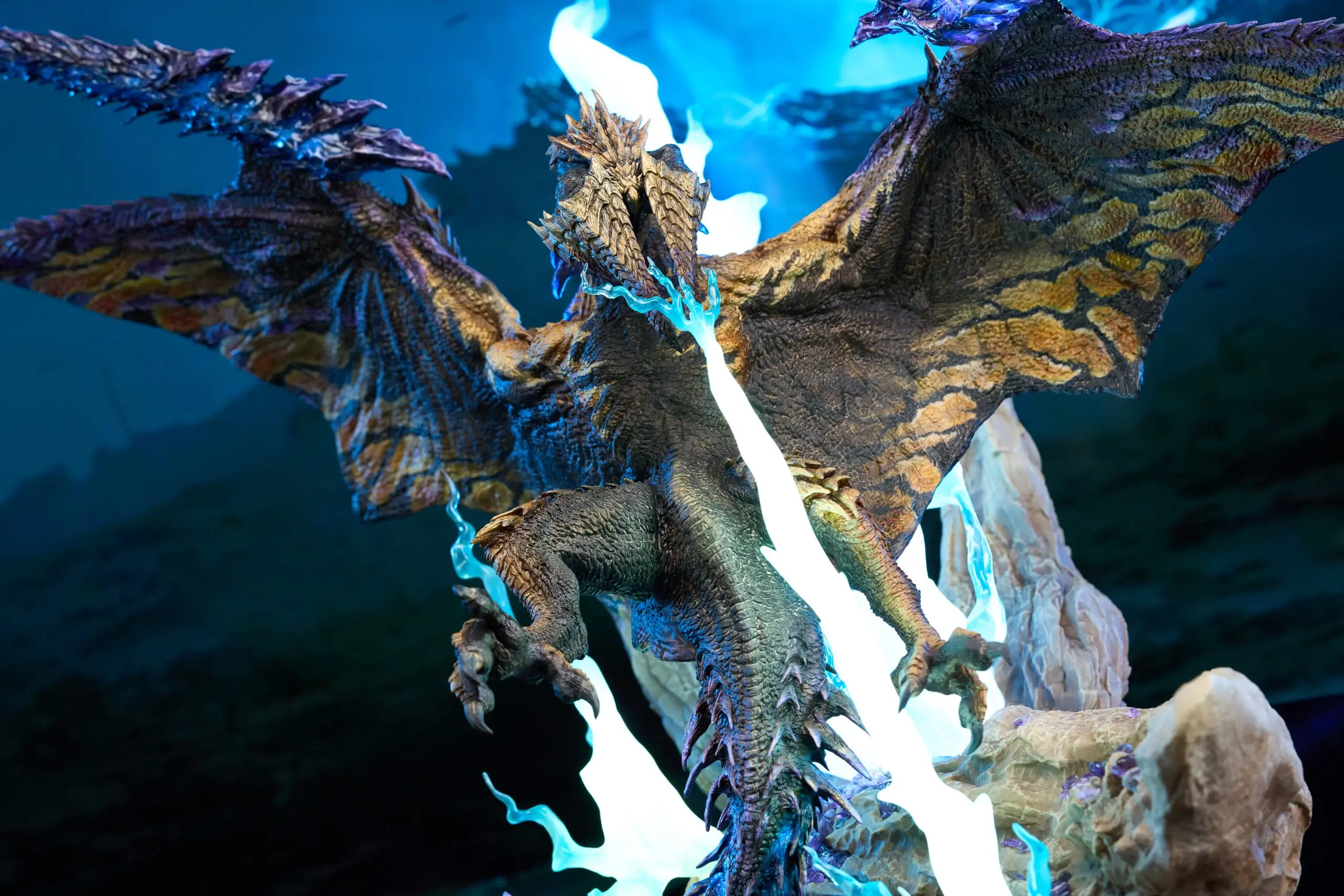 Roaring Wild Studio -Monster Hunterl  Anniversary Limited Rey Dau Statue