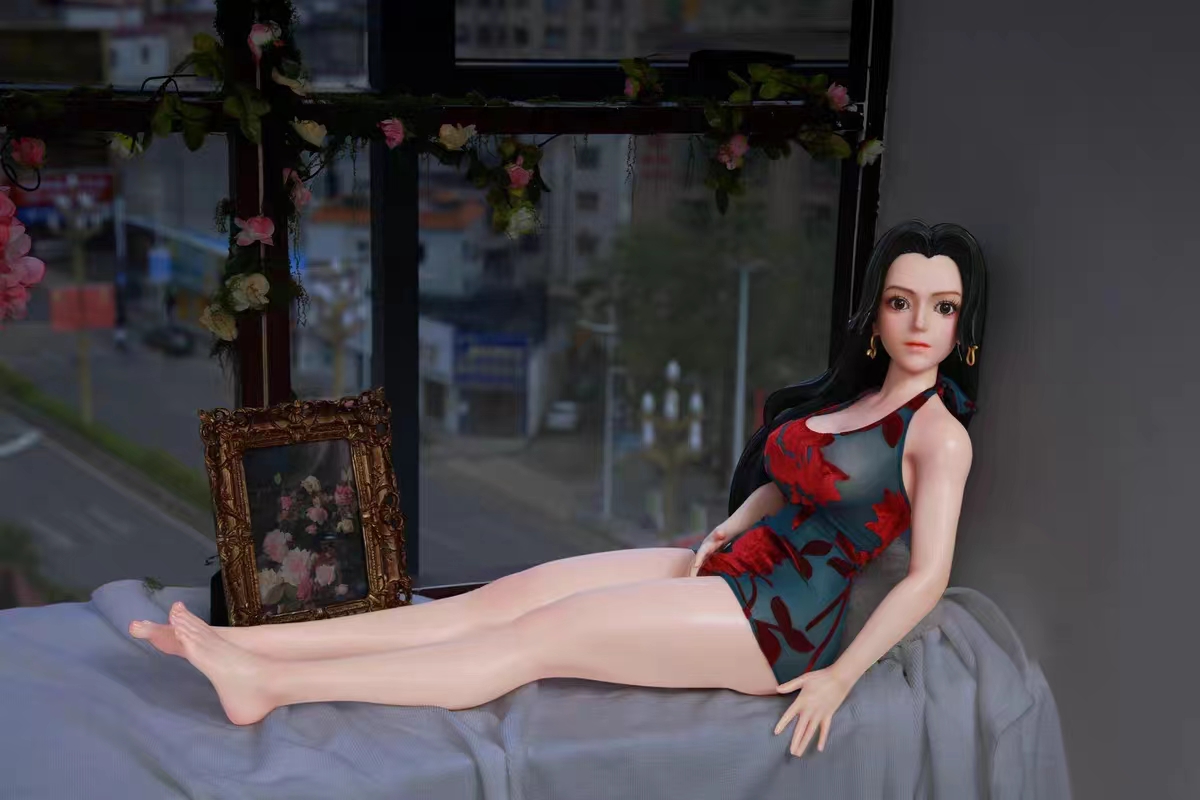 Long Yan Ren Xing Studio -  One Piece Hancock Statue 