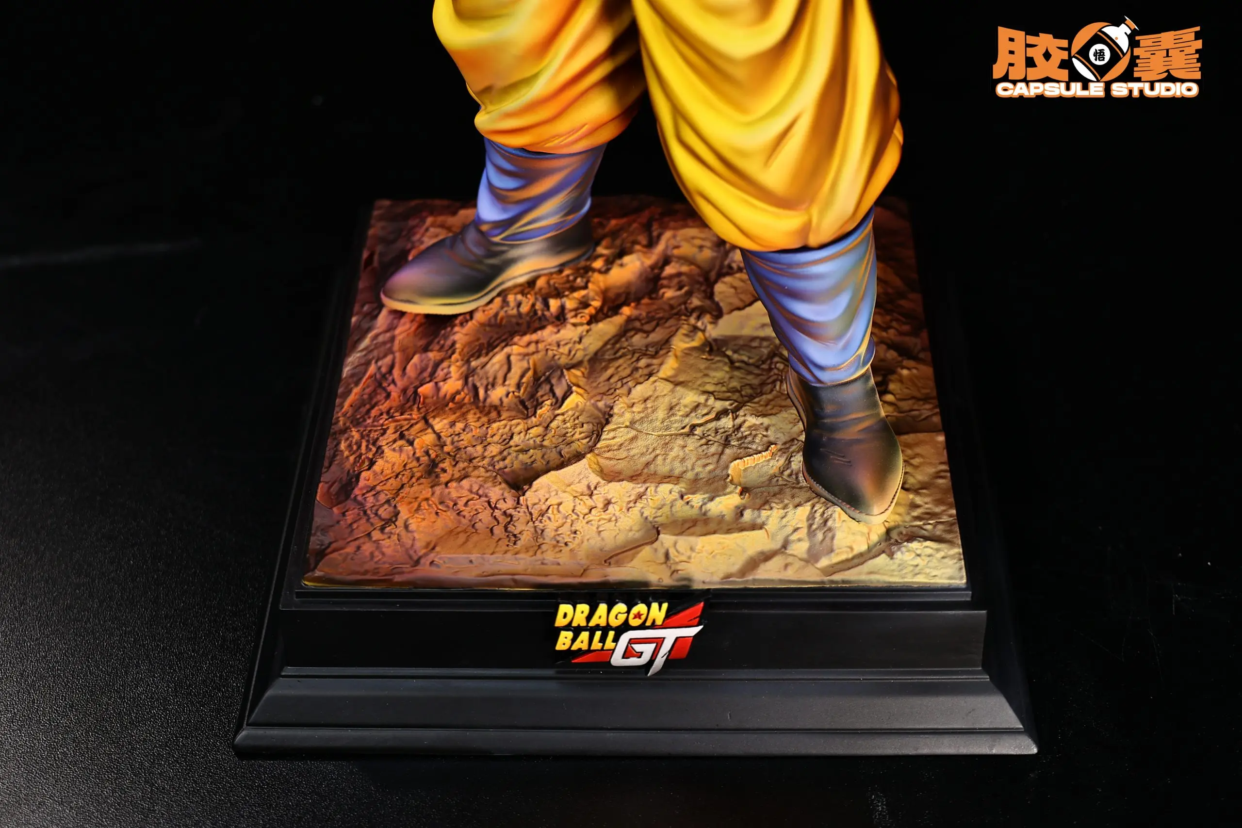 Capsule Studio - Dragon Ball Super Saiyan 4 Goku Clasps His Fists Statue(GK)