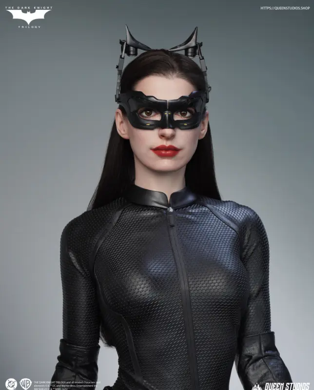 Queen Studios - Catwoman Life-Size Statue (Licensed) 
