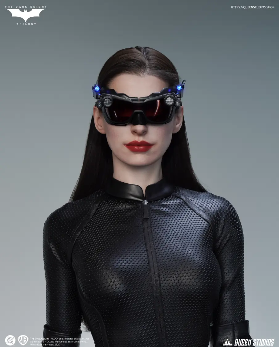 Queen Studios - Catwoman Life-Size Statue (Licensed) 