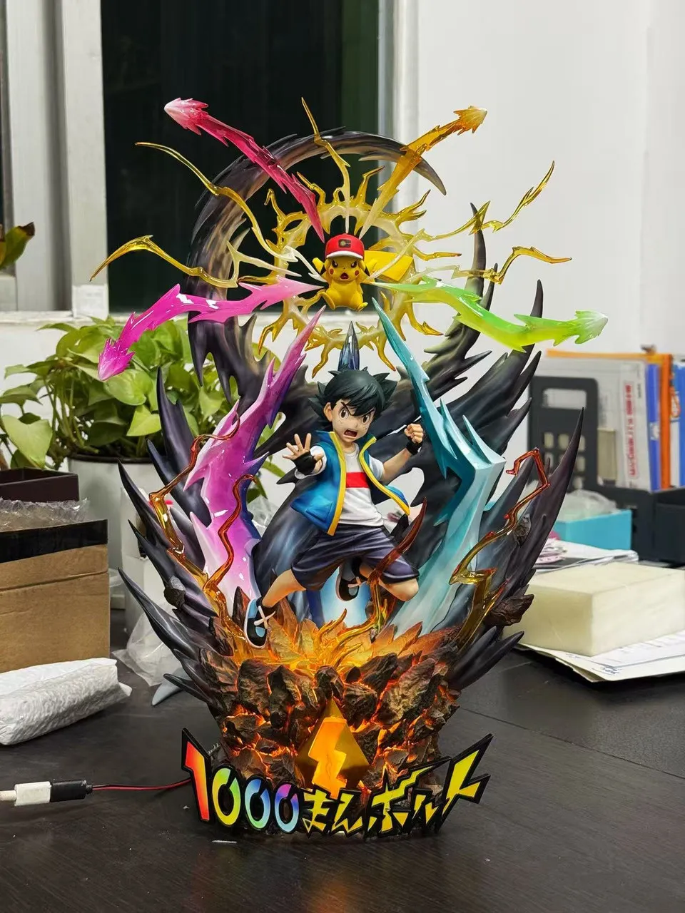 White Noise Studio - Pokemon Ash Ketchum & Pikachu Thunderbolt Statue