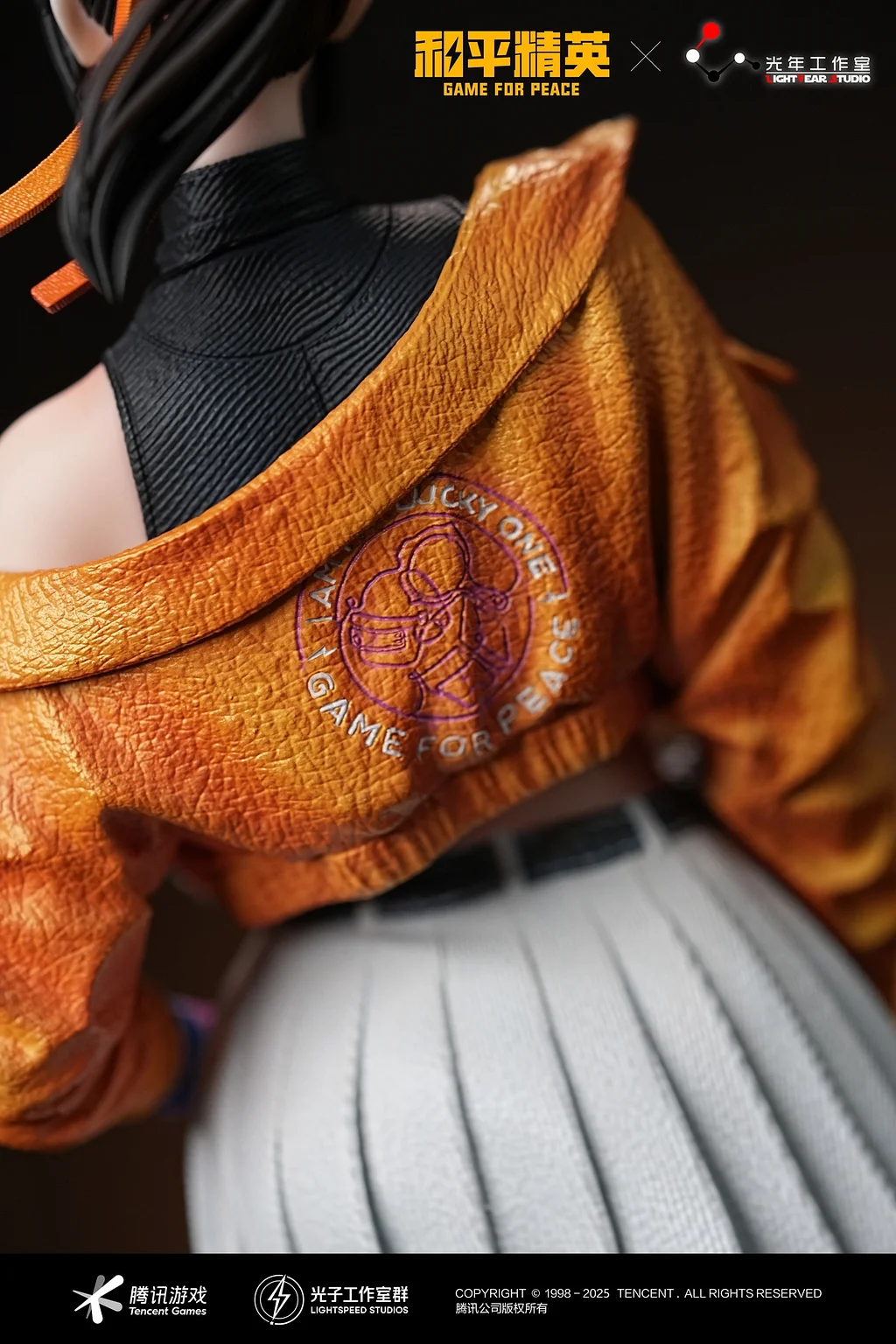 Light Year Studios-Jili & Helmet Man – PUBG Resin Statue