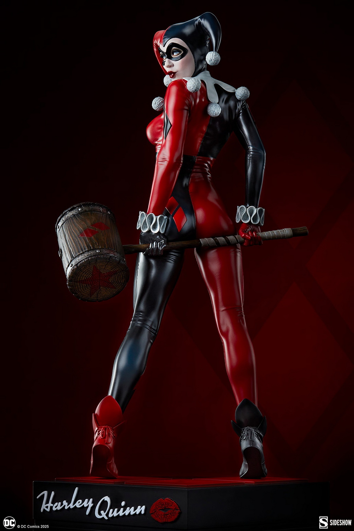 Pre-sale Sideshow 49cm Harley Quinn 300922 Material Polystone Dimensions Height 19.3 inches (49 cm) Width 10.1 inches (26 cm) Depth 7.3 inches (19 cm) Weight 10 pounds (4.5 kg)*(GK)-KWII-GK