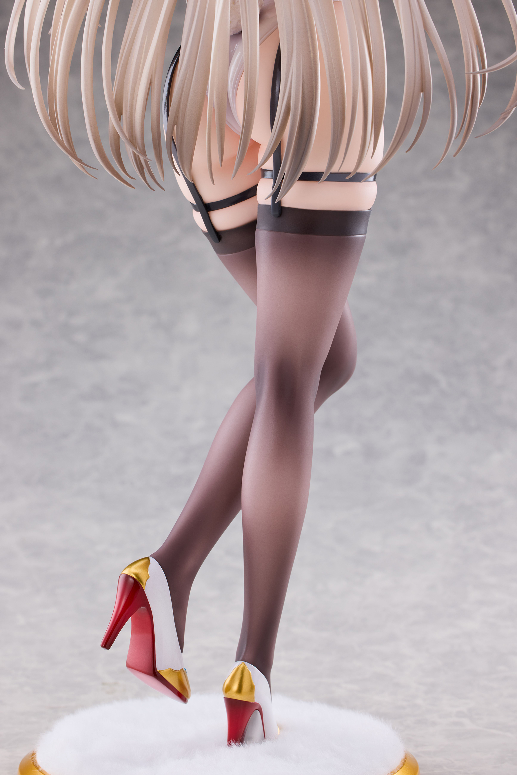 Shiro Bunny Onee-san 1/4 Statue GK (Licensed)-Otherwhere & PartyLook Studio Pre-sale