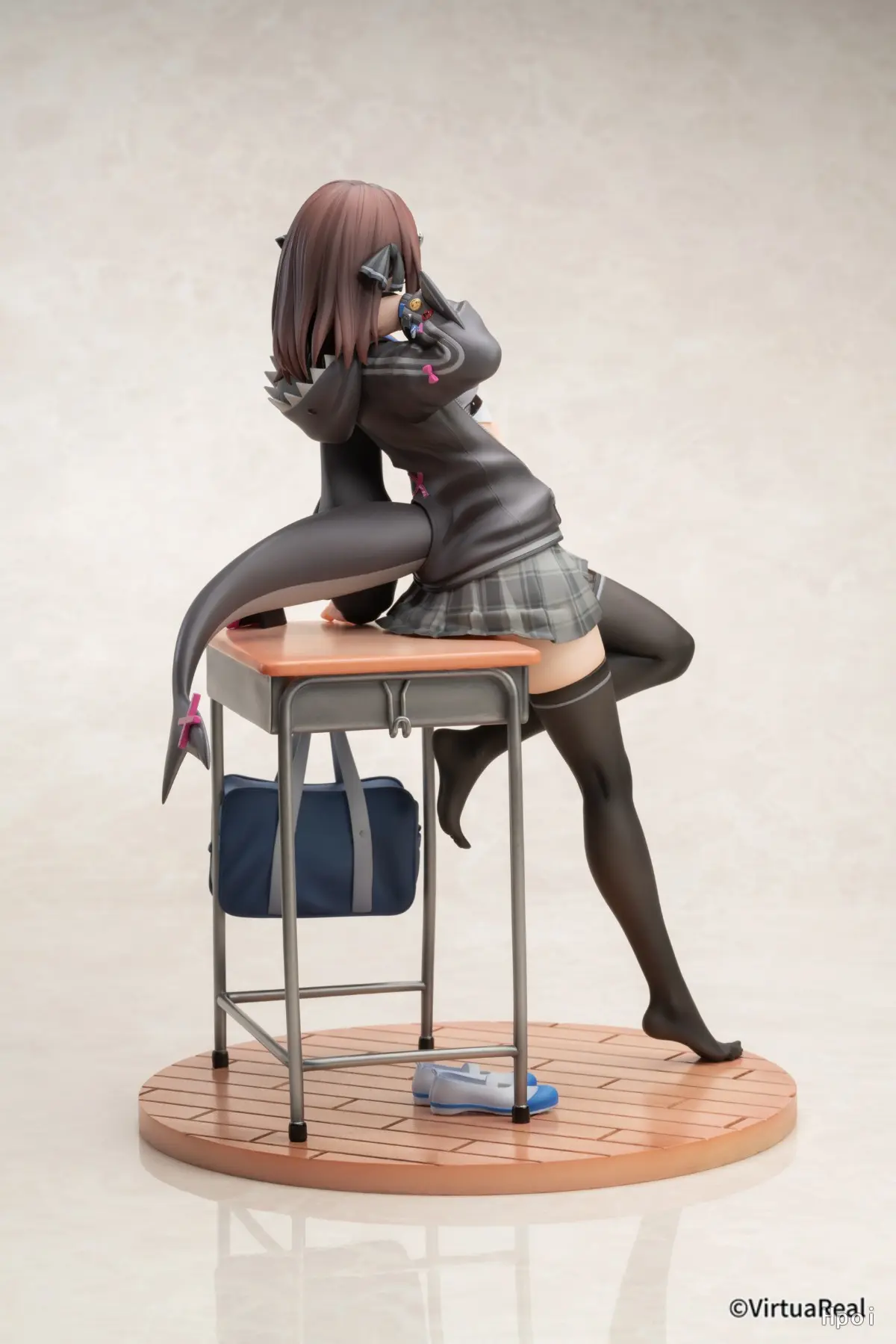 Reverse Studio - VirtuaReal Project Nana7mi 1/7 Shark Suit 2.0 (Licensed)Statue(GK) 
