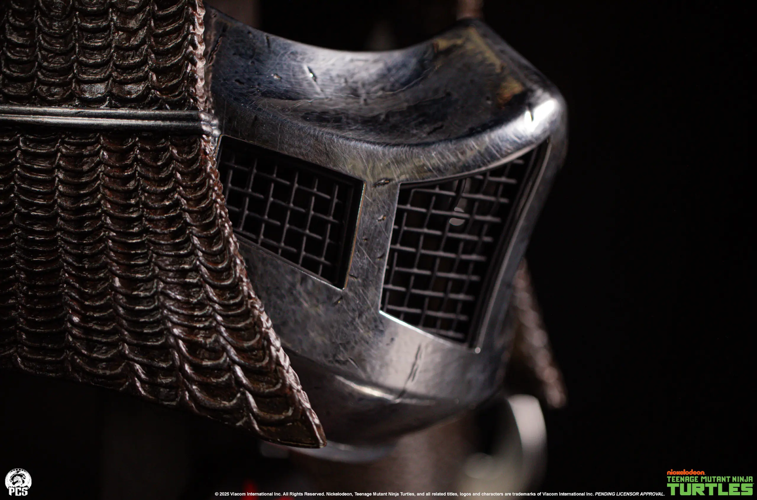 Premium Collectibles studio - Shredder Life-Sized Stainless Steel Armor Set (Licensed) Statue 