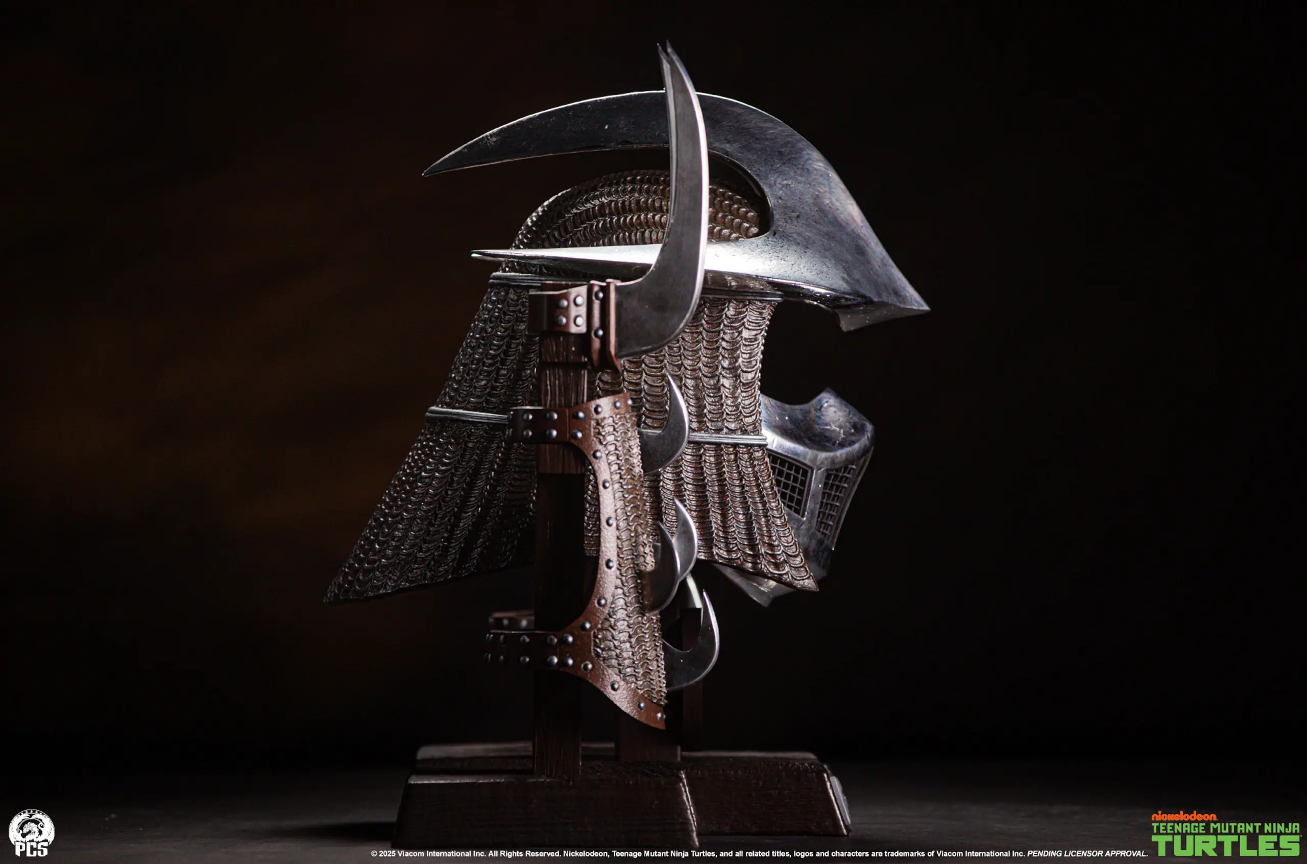 Premium Collectibles studio - Shredder Life-Sized Stainless Steel Armor Set (Licensed) Statue 