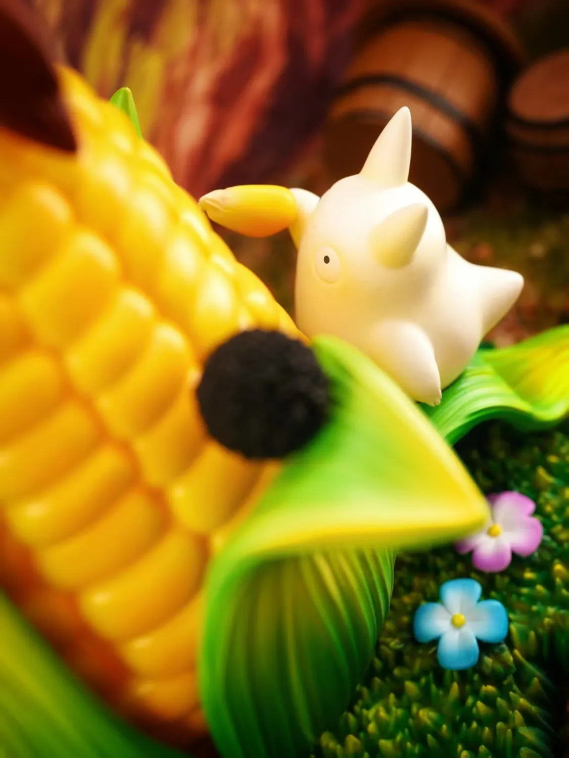 Long Miao Studio - My Neighbor Totoro Totoro Picking Corn Statue 
