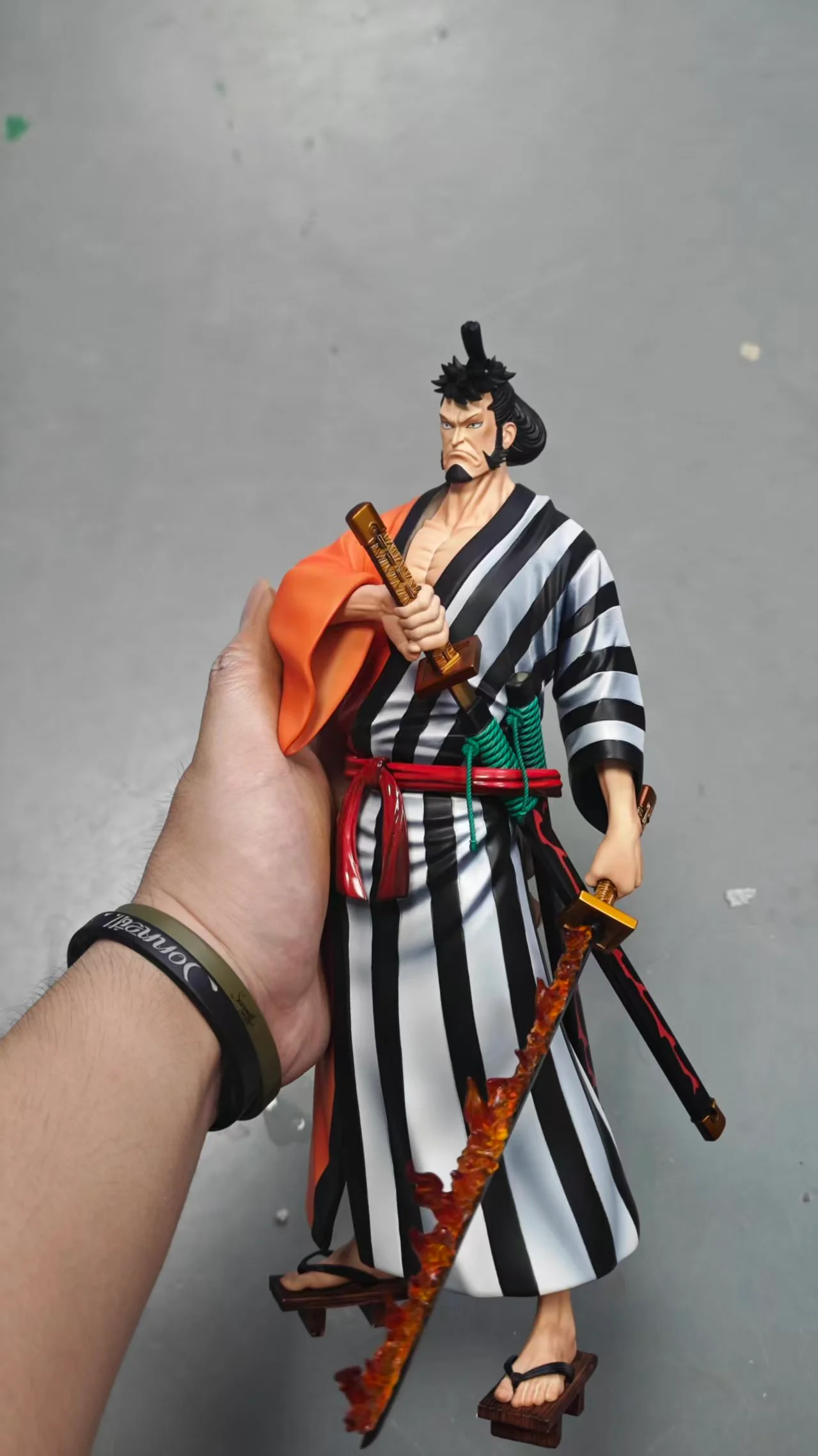 Ghost Studio X Long Hu Studio -  One Piece Nine Red Scabbards #1 Kin'emon Statue(GK)