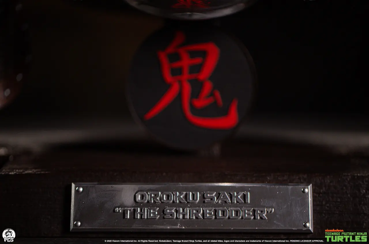 Premium Collectibles studio - Shredder Life-Sized Stainless Steel Armor Set (Licensed) Statue 