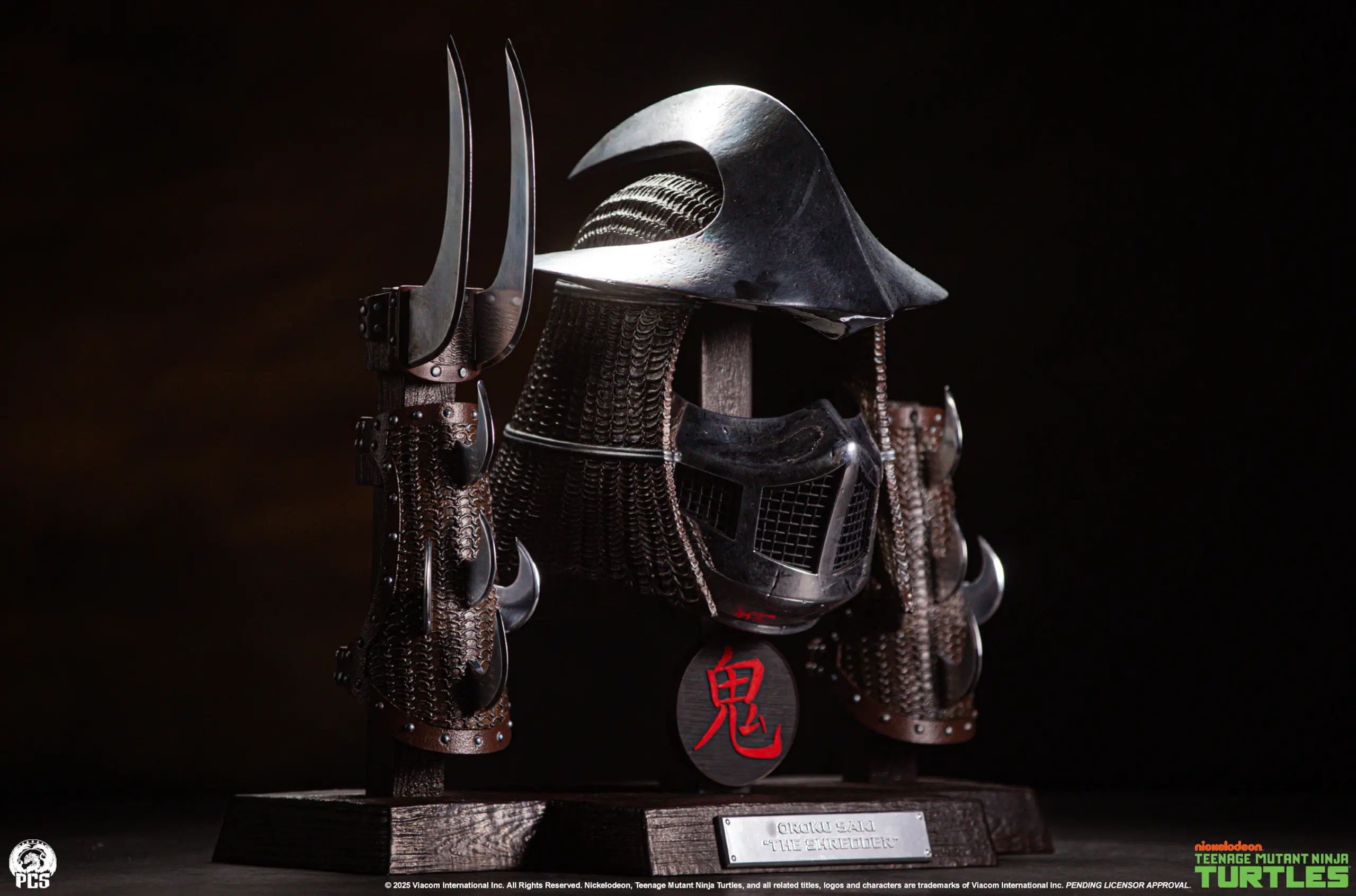 Premium Collectibles studio - Shredder Life-Sized Stainless Steel Armor Set (Licensed) Statue 