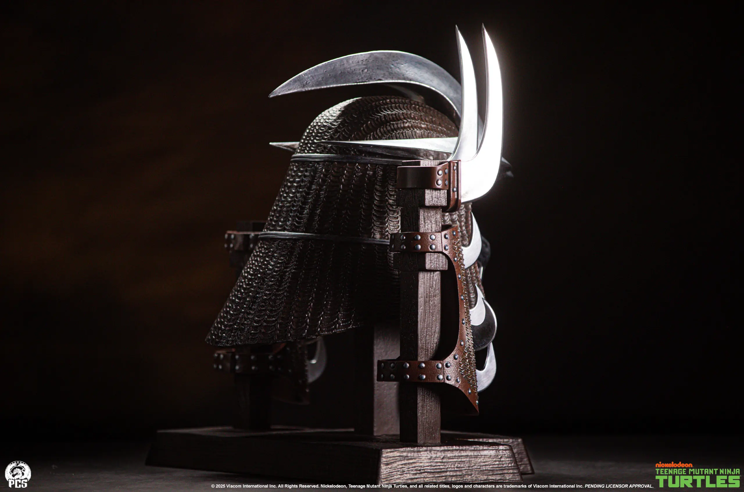 Premium Collectibles studio - Shredder Life-Sized Stainless Steel Armor Set (Licensed) Statue 