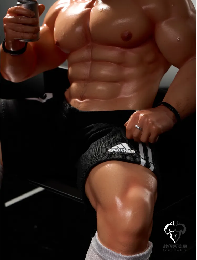 IN-STOCK COACHFACTORY - FOOTBALL COACH DAISUKE STATUE(GK) (ADULT 18+)