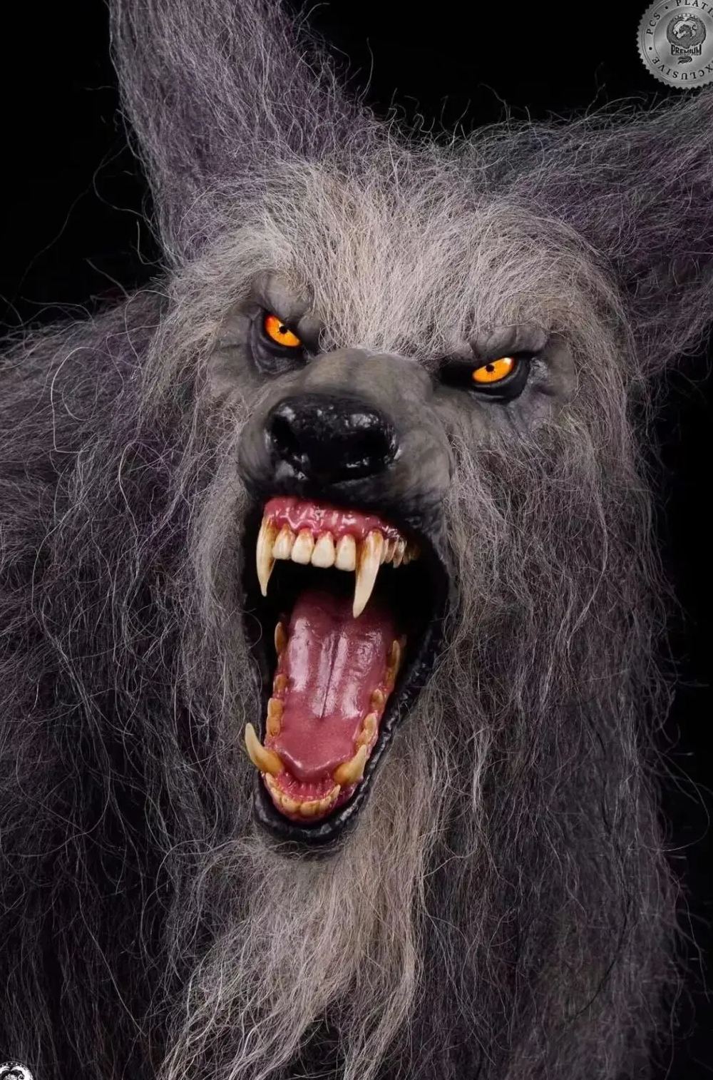 Premium Collectibles studio - Howling III - The Werewolf (Licensed) Statue 