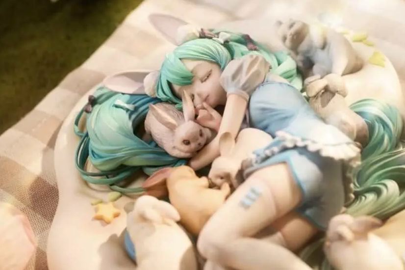 Liang Chan Studio - Sleeping Rabbit Hatsune Miku Statue